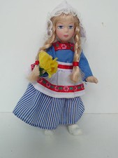 PETITE POUPEE REGIONALE - DES