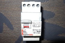 INTERRUPTEUR DIFFERENTIEL 40A 30mA, TYPE A LEGRAND 08687 40AMPERES INTER. DIFF.