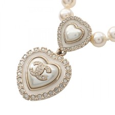 Collier coeur marque CHANEL