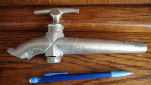 Ancien robinet tonneau en - de,