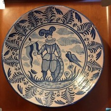 SUPERBE PLAT EN FAIENCE POLYCHROME ESPAGNOL , BELGE, NORD, DELFT