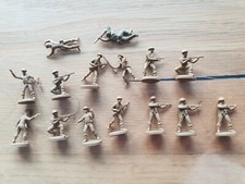 FIGURINES ATLANTIC 1/72  15 FIGURINES CANADIENS ?