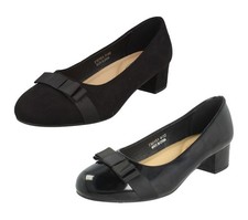 Chaussures À Talons Bas