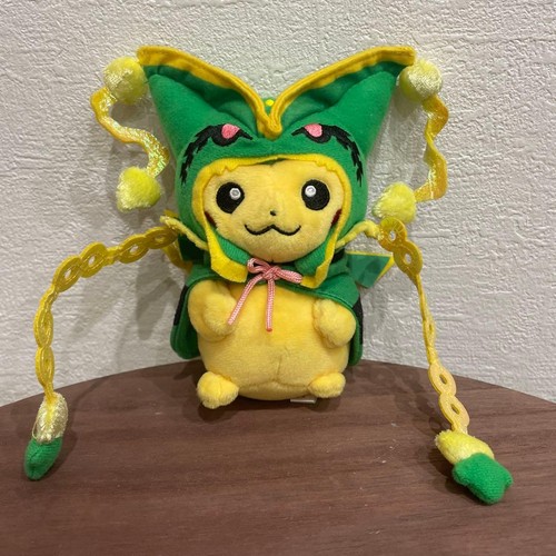 Pokemon center pikachu - pokemon, poncho