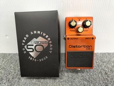 Pédale d'effets guitare limitée BOSS DS-1-B50A Distortion 50th Anniversary