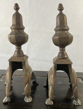 Paire de chenets Louis XIV en laiton et fer XVIIe Pieds en pattes d'animaux