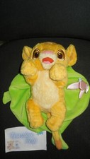 doudou peluche Simba roi lion jaune couverture vert feuille DISNEY