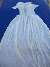 Robe N°6 ancienne avec fleurs  tulle? mariage? communion? cérémonie? à restaurer