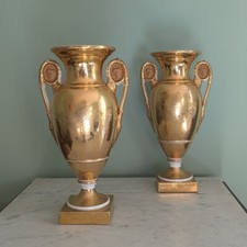 Paris - paire de vases romantiques richement dorés - époque Restauration, vers 1