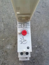 Legrand 03990 - RELAIS Temporisé Multi fonctions - Relais multifonctions 24/240v