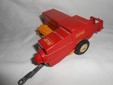 BRITAINS Ref.9556 PRESSE NEW HOLLAND 376  1/32 ème