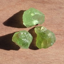 Péridots bruts de belle