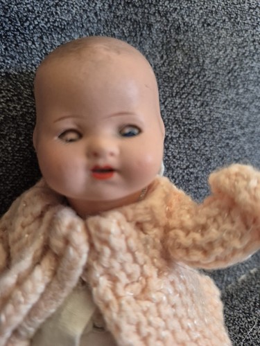 Bébé caractère tête