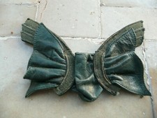 parement  ancien en cuir vert