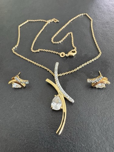 Parure collier boucle - collier, et