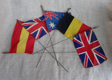LOT DE 5 PETITS DRAPEAUX