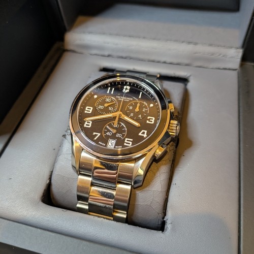 Montre analogique victorinox - montre,