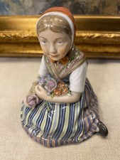 Royal Copenhague Porcelaine De Carl Martin Hansen "Slesvig Girl" Figurine #12417