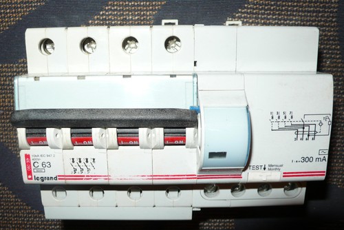 Disjoncteur differentiel tetra - disjoncteur,