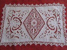 Lot de napperons brodés ou crochet