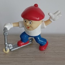 Figurine Publicitaire Courte-Paille -Paillou en trottinette -Rare!