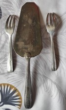 LOT  Pelle à tarte en métal