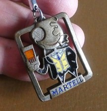 Ancien porte cle métal émaillé Cognac Martell Figurine Personnage. Années 60.
