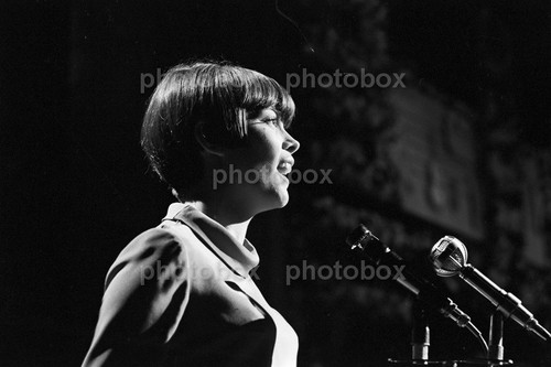 Mireille mathieu exclusive - mireille,