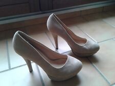 Paire d'Escarpins beige pour femme avec hauts talons pointure 37 très peu portés