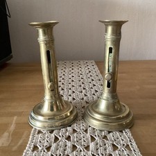 Paire De Bougeoirs Laiton À Poussoirs 17,5 Cm De Haut Anciens