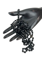 Très long collier Ancien en perles de jais 140 cm époque charleston Vers 1920
