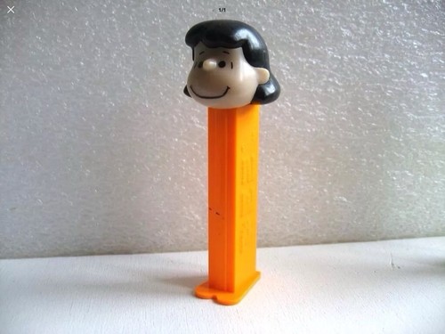 Distributeur bonbons pez lucy - bonbons,