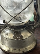 Ancienne lampe à pétrole ou