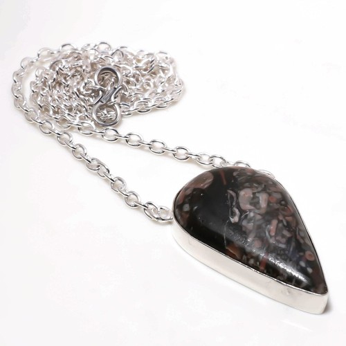 Pendentif chaîne pierre