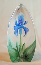 Sculpture florale cristal Mats Jonasson suéde Maleras Suède Sculpture Iris bleu