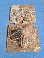 ANCIEN MOULE A CHOCOLAT FER BLANC FLEUR  9 X 8 cm