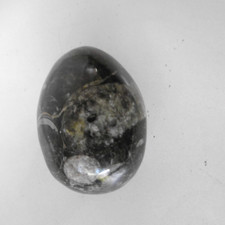 oeuf en pierre polie erfoud maroc