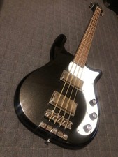 Guitare basse électrique