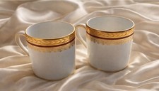 Deux tasses en porcelaine