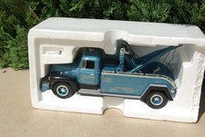 FIRST GEAR /  CAMION DEPANNAGE INTERNATIONAL R-200 1957/ EN BOITE /  1. 34