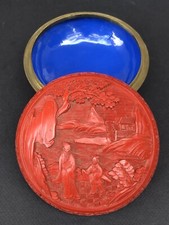Jolie BOITE LAQUE CINABRE ROUGE BRONZE EMAIL CHINE XXe décor sculpté