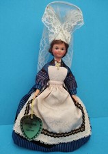 Ancienne poupée folklorique