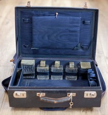 Ancienne valise de toilette bleue marine vintage rigide en cuir et sa housse de