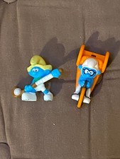 2 figurines schtroumpfs