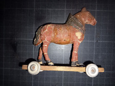 Ancien Petit cheval en carton maché sur plateau à roulettes - 8 cm - ECAILLÉ