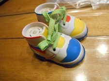 vintage jouet d'éveil musical chaussure de bébé an 90