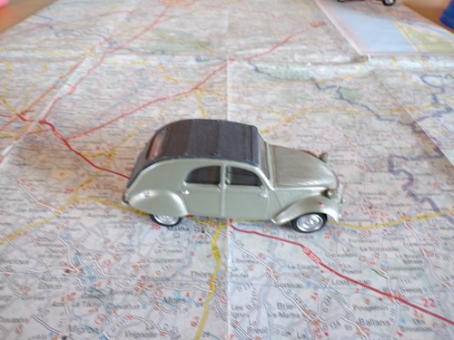 Citroën grise 1949 - 2, cv