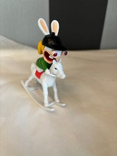 Figurine Lapins crétins fille sur cheval à bascule