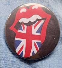 BADGE PINS BOUTONS ROLLING STONES ORIGINAL MICK JAGGER  LANGUE UK KEITH RICHARDS