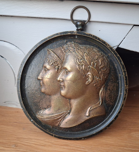 Médaillon bronze patiné